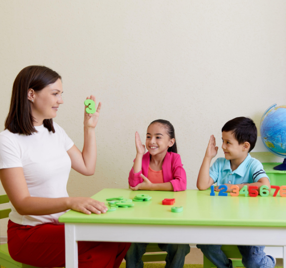 foto sesión logopedia con niños